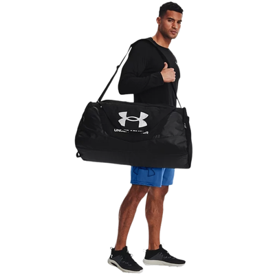 UA Undeniable 5.0 Large duffel — bottom panel and ventilated shoe pocket